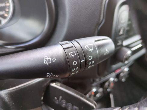 Used 2015 Jeep Renegade Limited FWD image 25