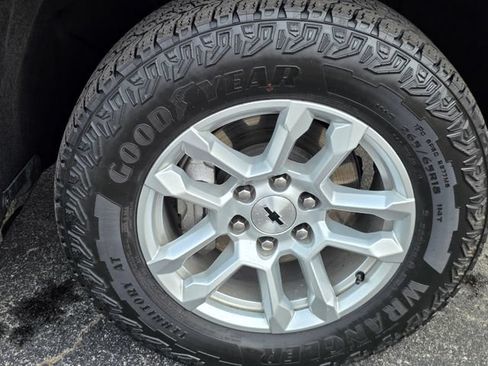 Used 2023 Chevrolet Silverado 1500 RST w/ Z71 Off-Road Package AWD/4WD image 17