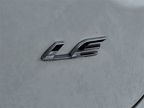 Used 2022 Toyota Corolla LE image 30