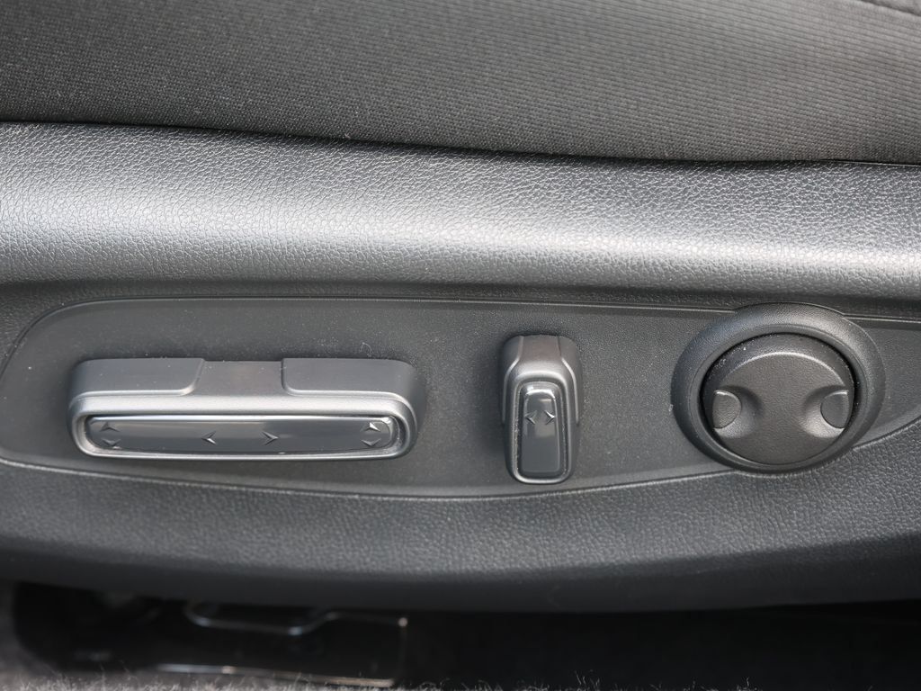 Used 2025 Honda Accord SE image 14
