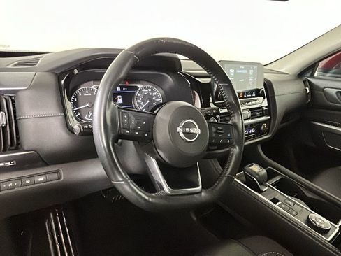 Used 2023 Nissan Pathfinder SL w/ Black Appearance Package AWD/4WD image 16