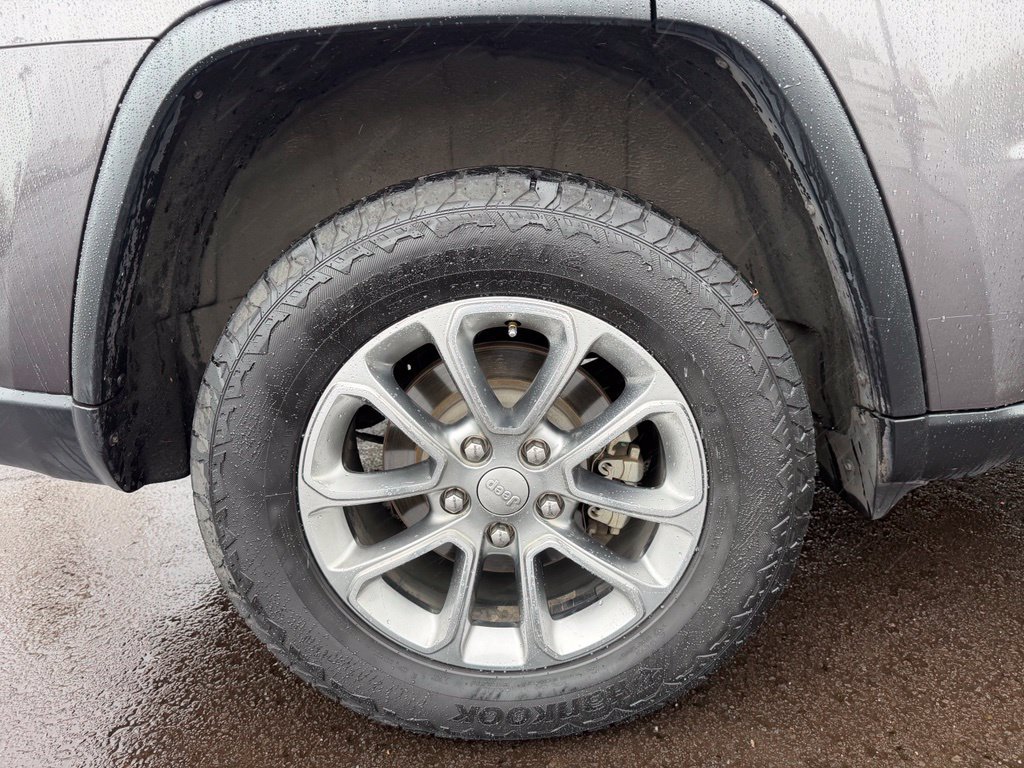 Used 2014 Jeep Grand Cherokee Limited w/ Trailer Tow Group IV AWD/4WD image 9