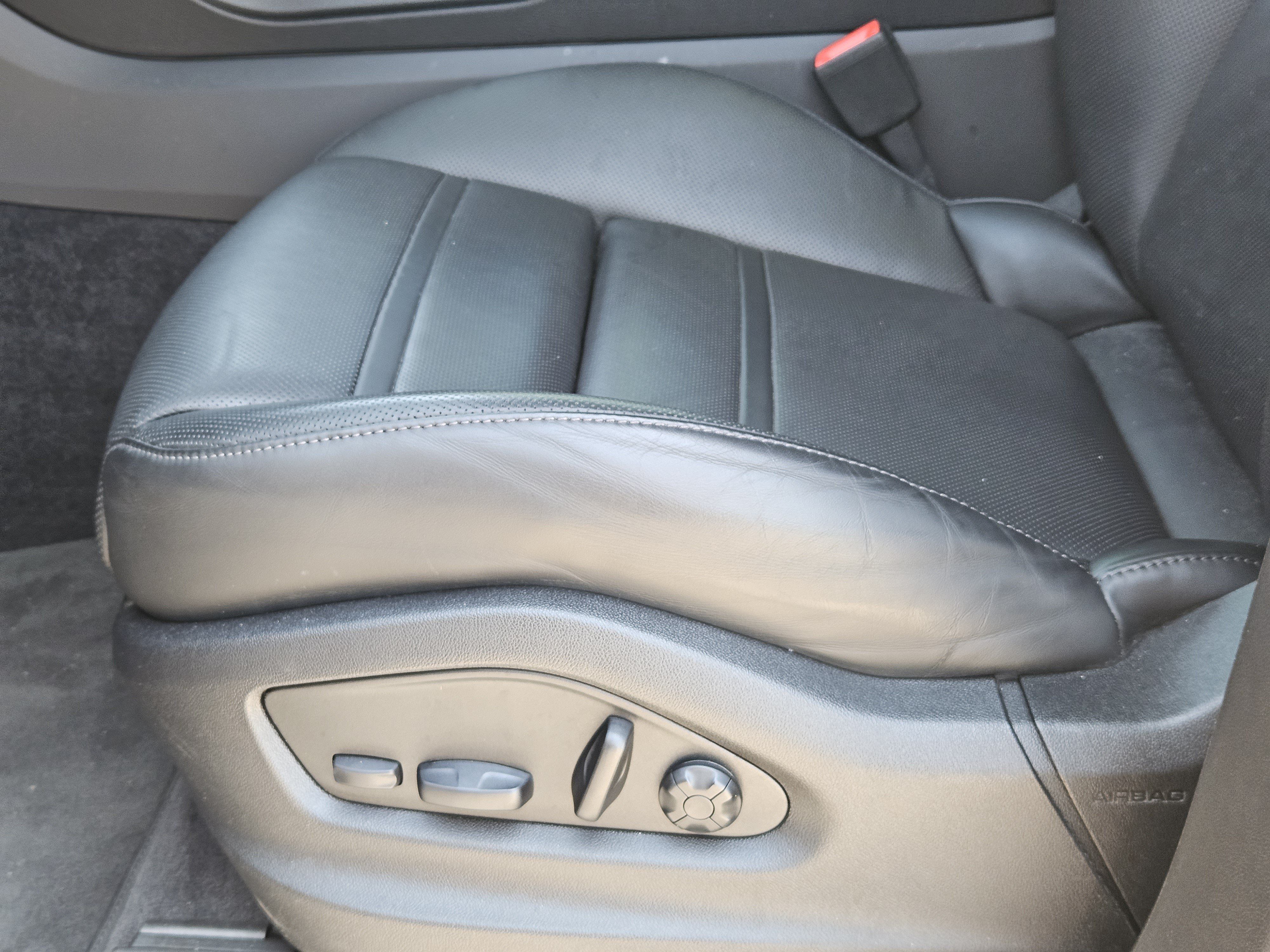 Certified 2023 Porsche Cayenne Coupe AWD/4WD image 23