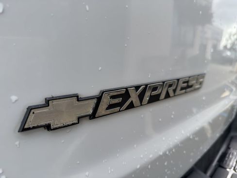 Used 2017 Chevrolet Express 3500 LT w/ LT Preferred Equipment Group image 7