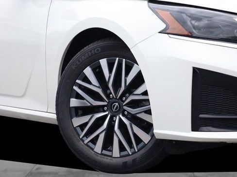 Certified 2025 Nissan Altima 2.5 SV FWD image 3