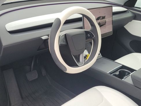 Used 2026 Tesla Model Y 2WD image 22