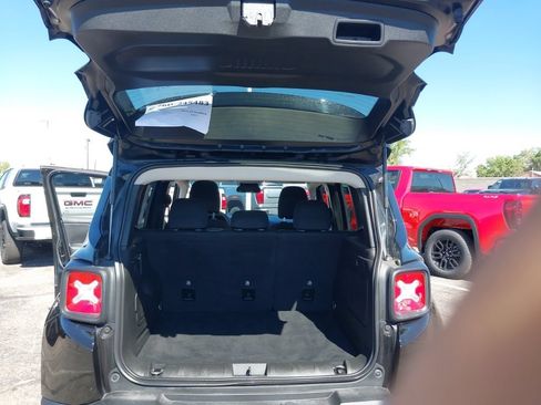 Used 2023 Jeep Renegade Latitude w/ Sun & Fun Group AWD/4WD image 13