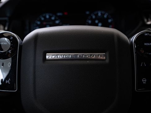 Used 2019 Land Rover Range Rover Velar R-Dynamic SE AWD/4WD image 33