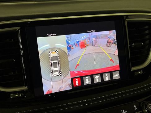 New 2026 Chrysler Pacifica Select image 22