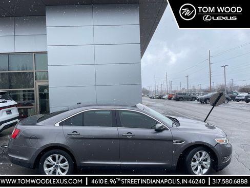 Used 2012 Ford Taurus SEL image 1