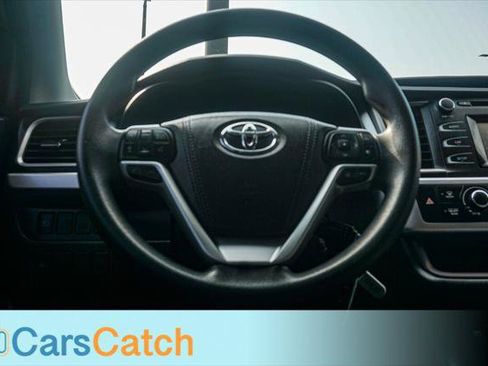 Used 2019 Toyota Highlander LE FWD image 20