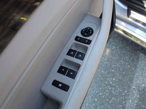 Used 2016 Hyundai Sonata Limited w/ Option Group 04 FWD image 14