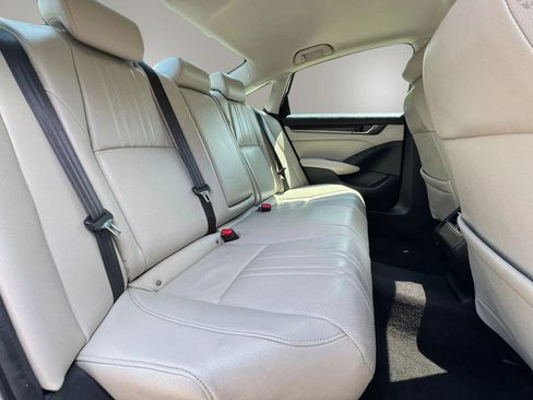 Used 2019 Honda Accord Touring image 14