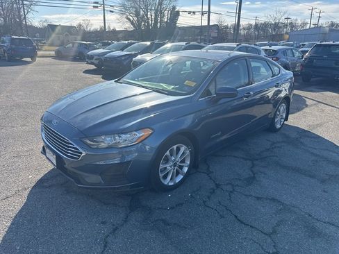 Used 2019 Ford Fusion SE image 3