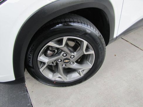 Used 2025 Chevrolet Trax LT w/ Driver Confidence Package FWD image 25