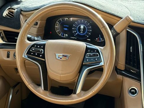 Used 2018 Cadillac Escalade ESV Platinum AWD/4WD image 13