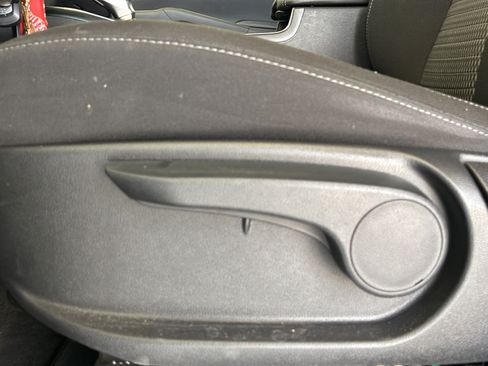 Used 2023 Kia Sorento LX FWD image 14