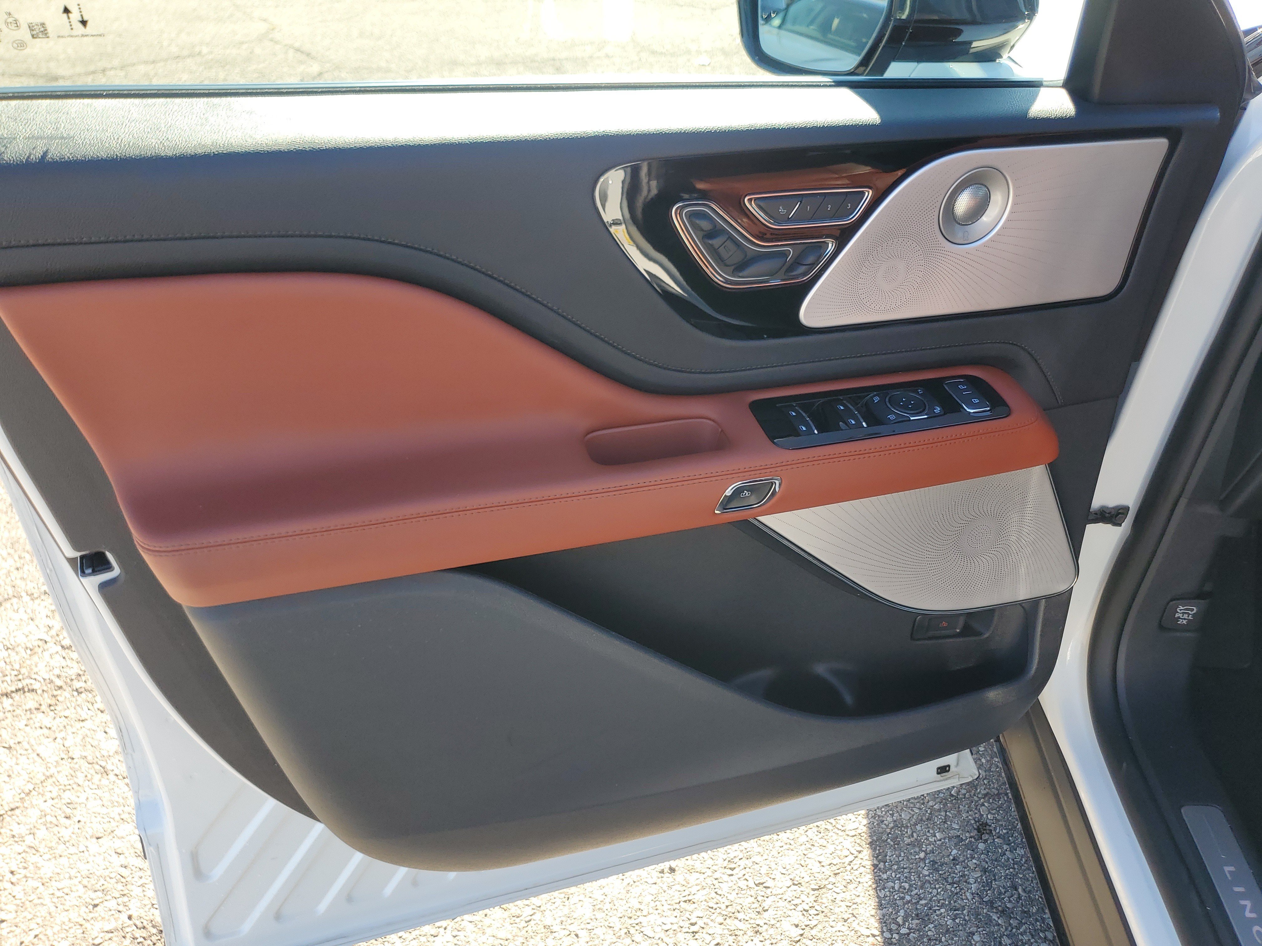 Used 2025 Lincoln Aviator Reserve w/ Equipment Group 201A AWD/4WD image 8