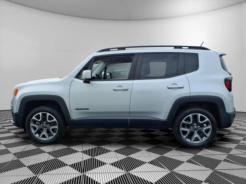 Used 2017 Jeep Renegade Latitude w/ Cold Weather Group image 9