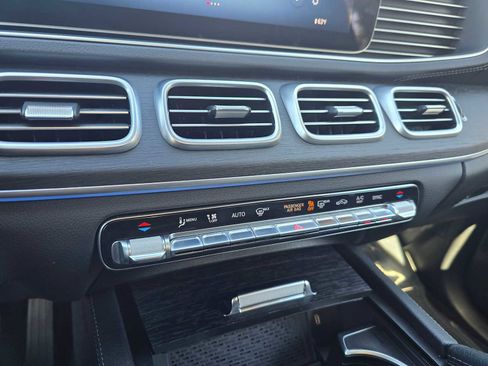 Used 2024 Mercedes-Benz GLS 450 4MATIC image 32