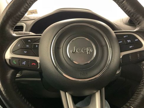 Used 2018 Jeep Renegade Latitude w/ Cold Weather Group image 9