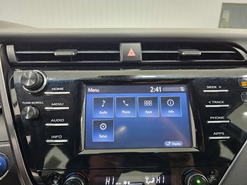 Used 2018 Toyota Camry LE image 22