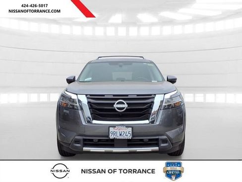 Used 2024 Nissan Pathfinder SL FWD image 2
