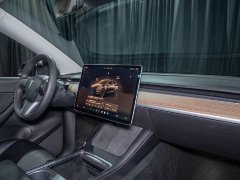 Used 2022 Tesla Model Y Performance image 14