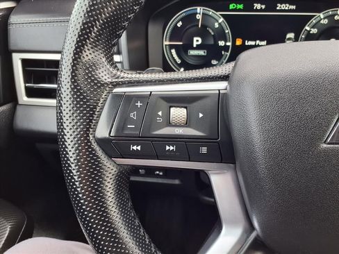 Used 2024 Mitsubishi Outlander SE image 17