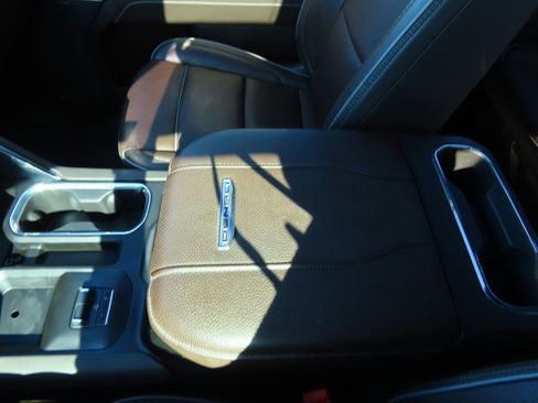 Used 2025 GMC Sierra 3500 Denali w/ Denali Reserve Package image 32