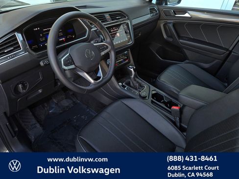 Certified 2023 Volkswagen Tiguan SE w/ Panoramic Sunroof Package image 9