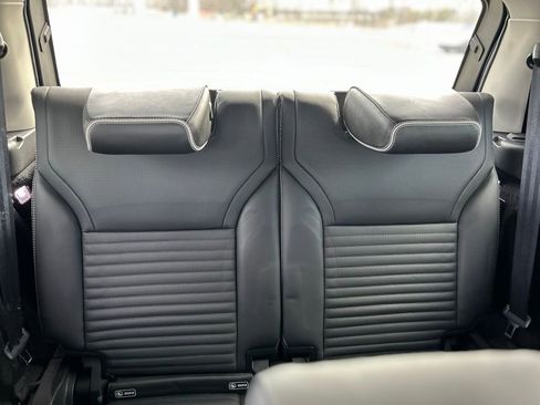 Used 2017 Land Rover Discovery First Edition image 19