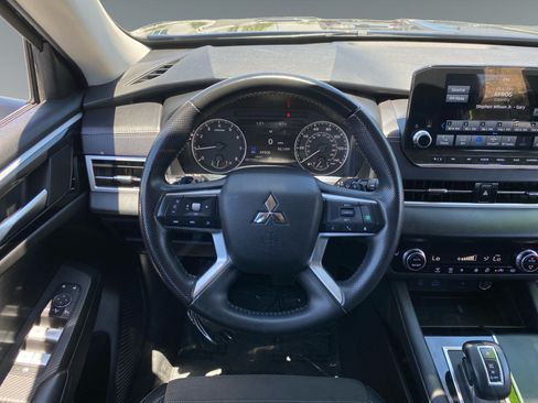 Used 2024 Mitsubishi Outlander SE AWD/4WD image 12