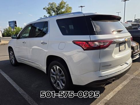 Used 2021 Chevrolet Traverse Premier FWD image 2