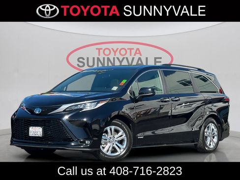 Used 2021 Toyota Sienna XSE w/ XSE Plus Package image 2