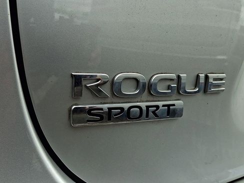 Used 2020 Nissan Rogue Sport SV AWD/4WD image 5