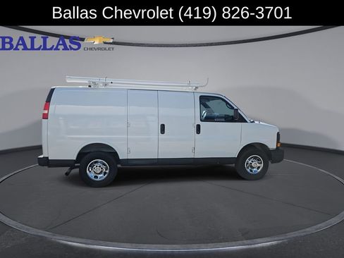 Used 2010 Chevrolet Express 2500 RWD image 9