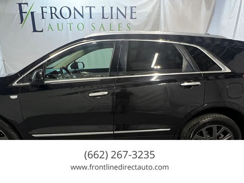 Used 2017 Cadillac XT5 Luxury w/ Driver Awareness Package AWD/4WD image 4