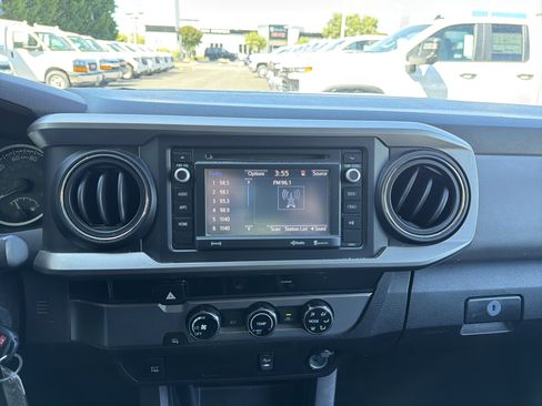 Used 2016 Toyota Tacoma SR5 w/ SR5 Appearance Package (SN) RWD image 23