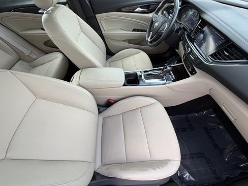 Used 2019 Buick Regal Essence w/ Driver Confidence Package I FWD image 10