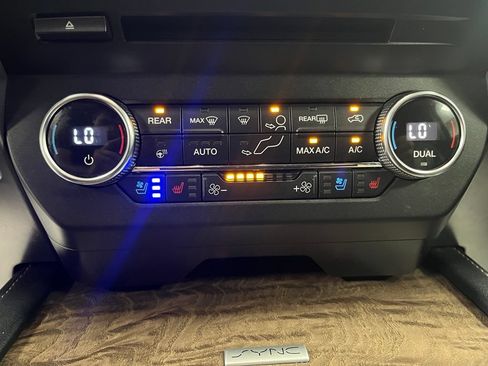 Used 2018 Ford Expedition Max Platinum AWD/4WD image 39
