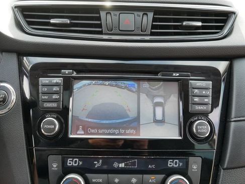 Used 2017 Nissan Rogue SV AWD/4WD image 29