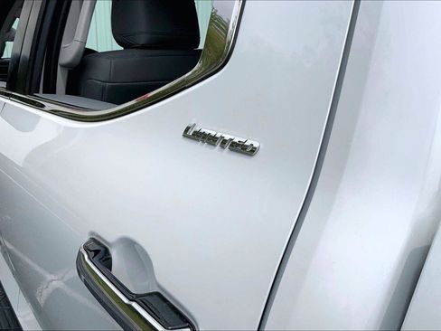 Used 2024 Toyota Tundra Limited AWD/4WD image 8