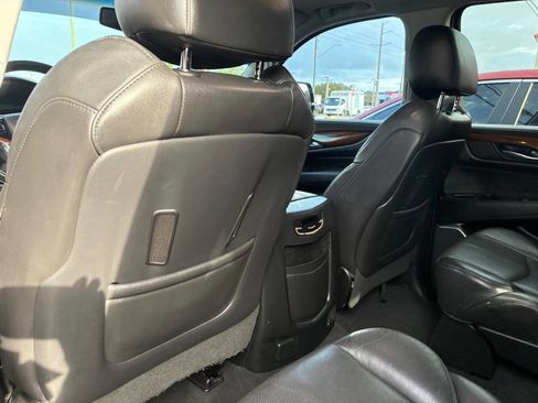 Used 2016 Cadillac Escalade Luxury image 8