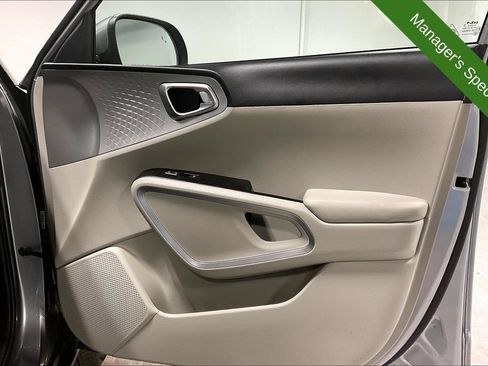 Used 2025 Kia Soul LX w/ LX Technology Package FWD image 22