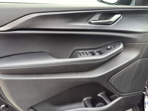 New 2025 Jeep Grand Cherokee L Altitude image 13