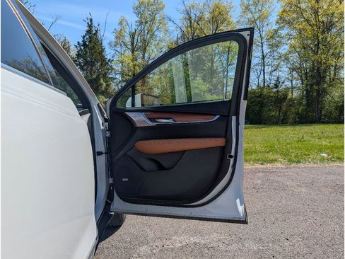 Used 2023 Cadillac XT5 Premium Luxury AWD/4WD image 13