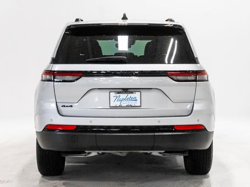 Used 2024 Jeep Grand Cherokee Altitude image 26