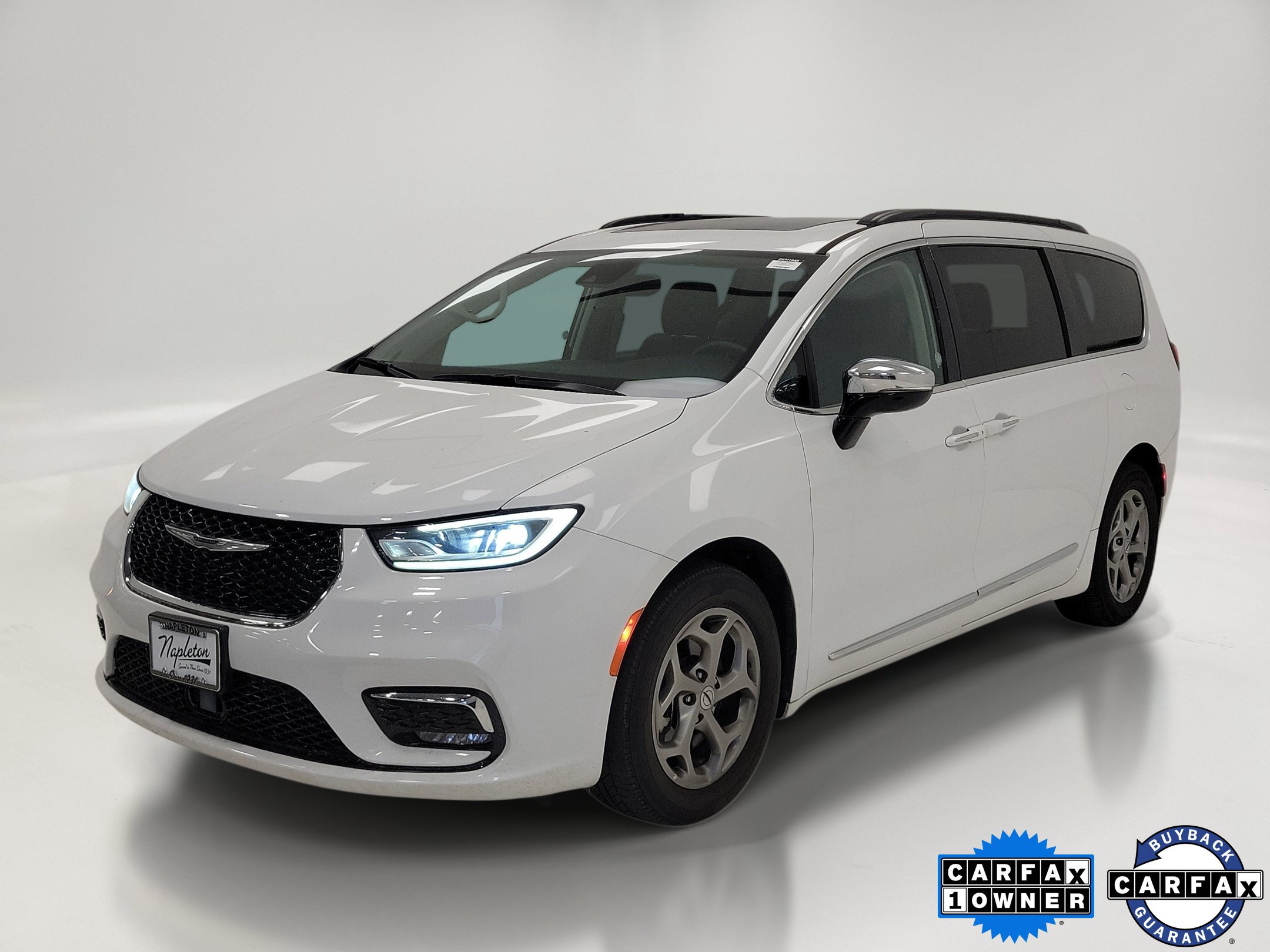 Used 2023 Chrysler Pacifica Limited FWD image 1