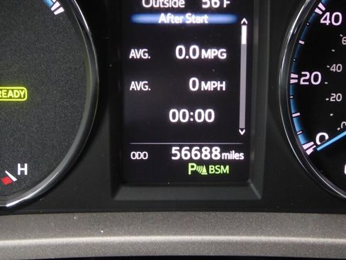 Used 2018 Toyota RAV4 LE image 13